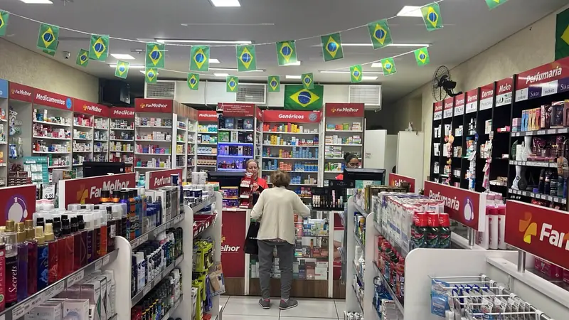 Área de perfumaria e cuidados pessoais da Farmelhor Cangaíba